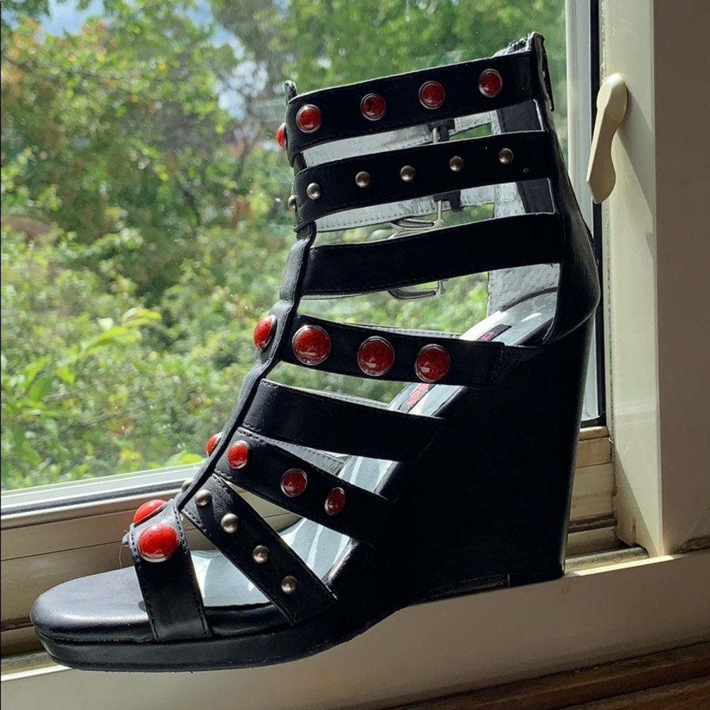 CLOSING 2/15 New Embellished wedge bootie - sz 8